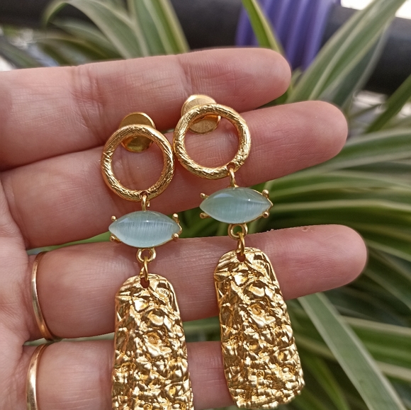 Handmade gold platted stone studded drop earrings - Picture 3 of 10